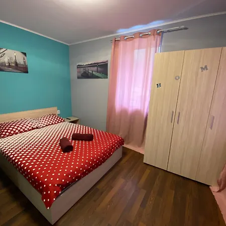 Guest House Devetaki 度假居 *